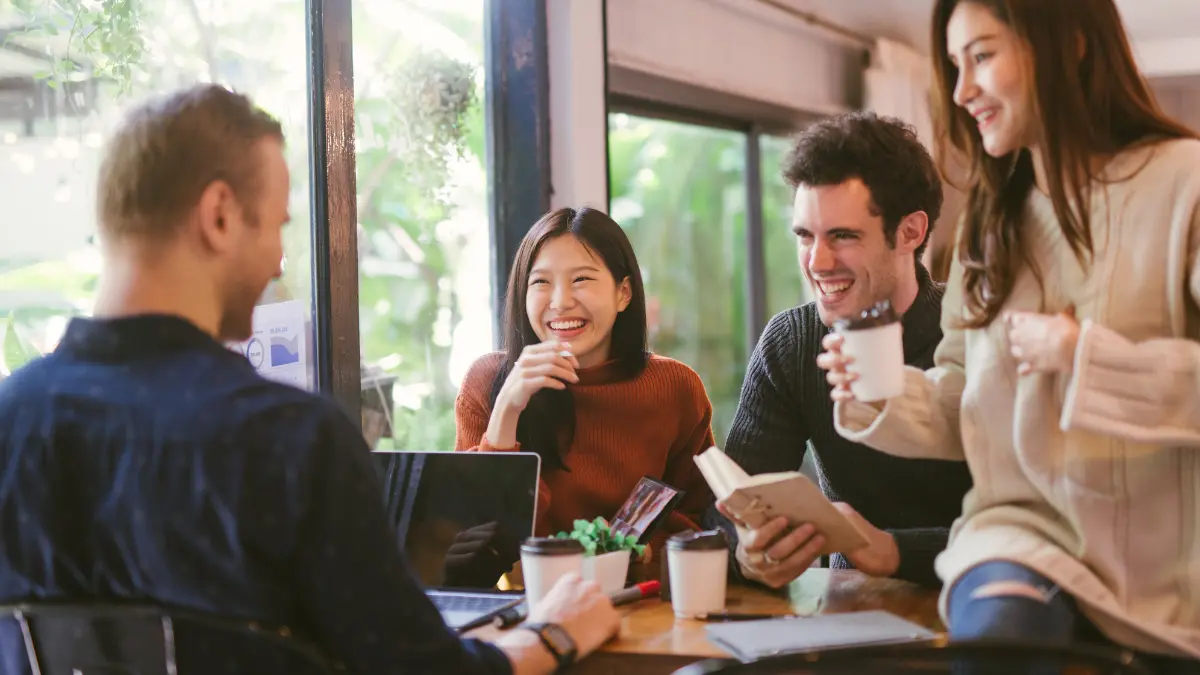 Slang vs. Formal English: Kapan Harus Terdengar Keren dan Kapan Harus Sopan?